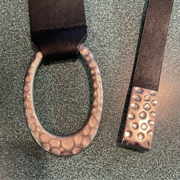 Chico’s Black Hammered Silver Latch Adjustable Genuine Leather Sz. Small - Picture 11 of 11